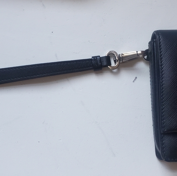 Salvatore Ferragamo Vara Bow Saffiano Wristlet Black - Picture 7 of 7